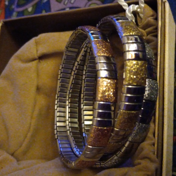 Bracelets - Picture 4 of 4